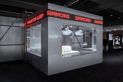시몬스 갤러리 기흥점에 설치된 매트리스 롤링시험기의 모습.