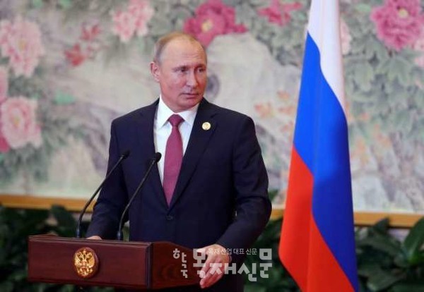 지난 수요일 러시아 대통령 블라디미르 푸틴(Vladimir Putin)은 2022년부터 규격 사이즈로 제재하지 않거나 대충 제재한 침엽수와 비싼 활엽수 수출을 완전히 금지하도록 했다. (사진 출처 = Sumaria FH)