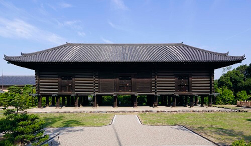 사진 3 나라현에 있는 토다이지(東大寺) 의 창고인 쇼소인(正倉 院) 건물.