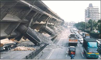 사진 6 1995년 1월 발생한 고베지진 현장.