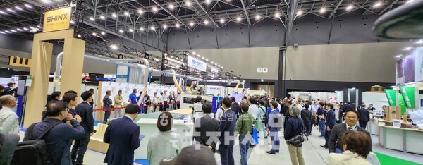 10월 5일부터 7일까지 포트메세나고야에서 열린 2023 일본목공기계 전시장.