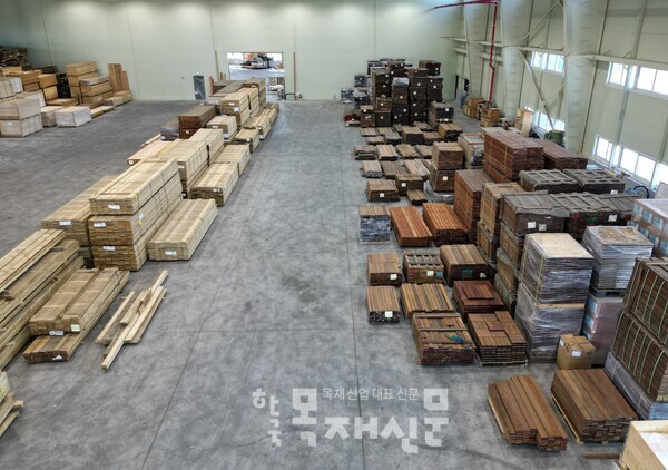 영림 목재시장 내부 전경