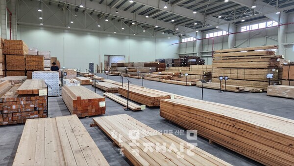 히노끼 각재, 판재, 남양재 판재와 각재.