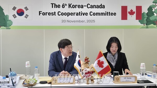 산림청은 20일 제6차 한-캐 산림협력위원회(좌_한측 수석대표 남송희 산림청 국제산림협력관)를 개최했다.